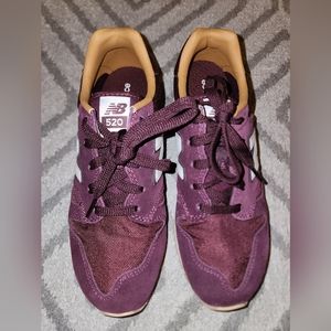 New Balance 520 (Burgundy)